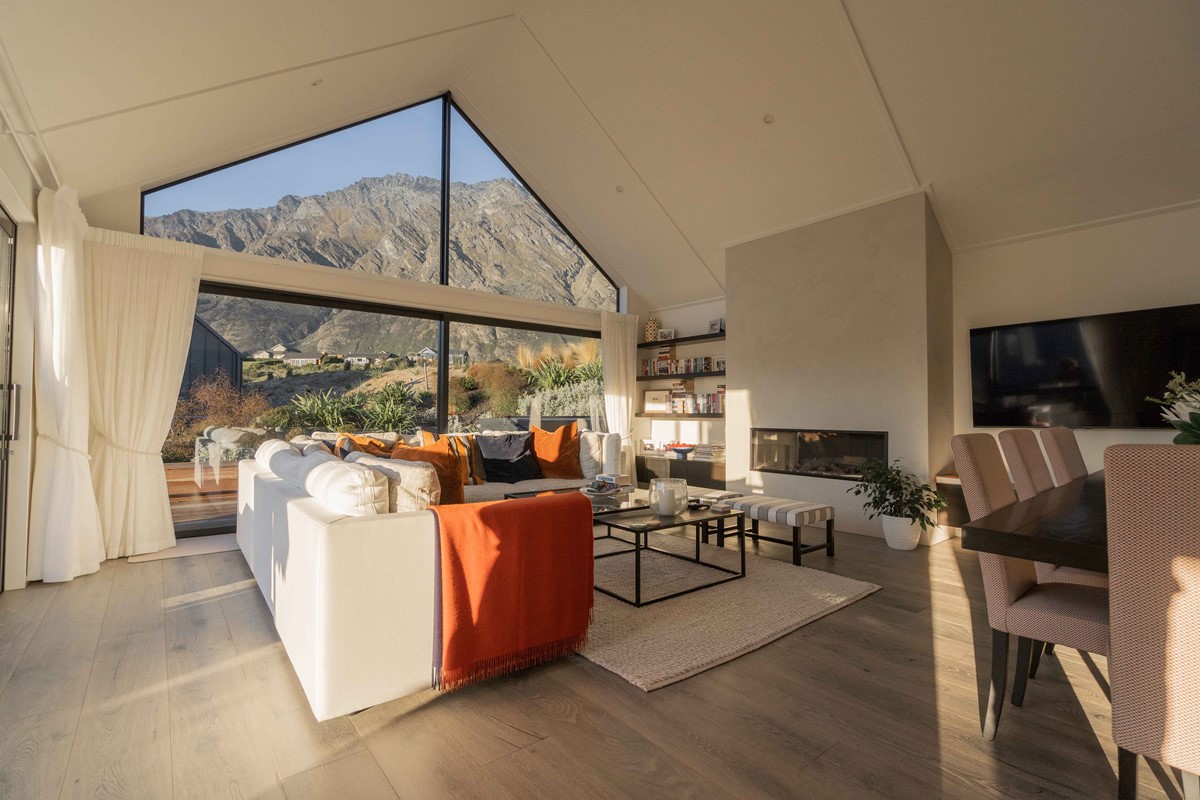 Neil & Fleur love having visitors to their brand new home in Jack's Point so they can share their love of Queenstown and the mountainous views surrounding them.